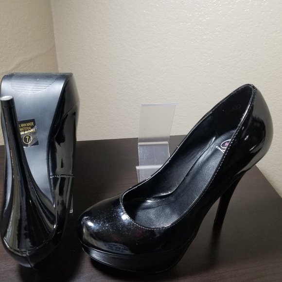 D's 7M-Women High Heel Stilettos Patent Leather Heels  needs a new home - Picture 3 of 7